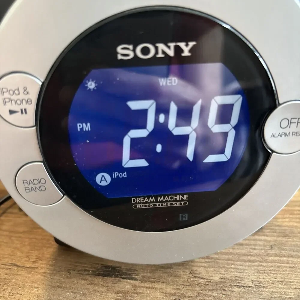 Sony Dream Machine ICF-C7IP AM/FM Radio Alarm Clock iPod Dock WORKS. See Info